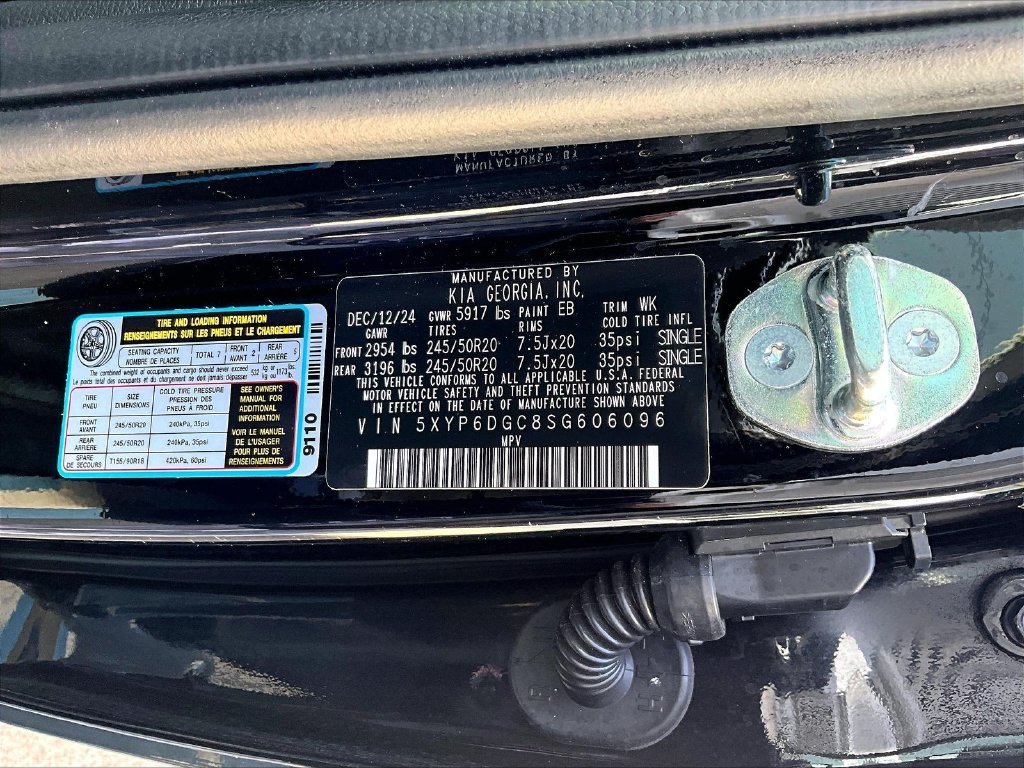 Used 2025 Black Kia S image 29