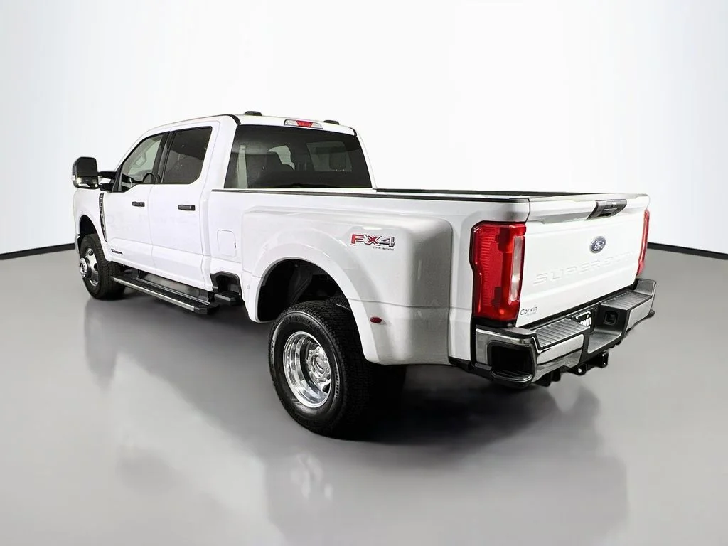New 2026 Oxford White Ford XLT image 11