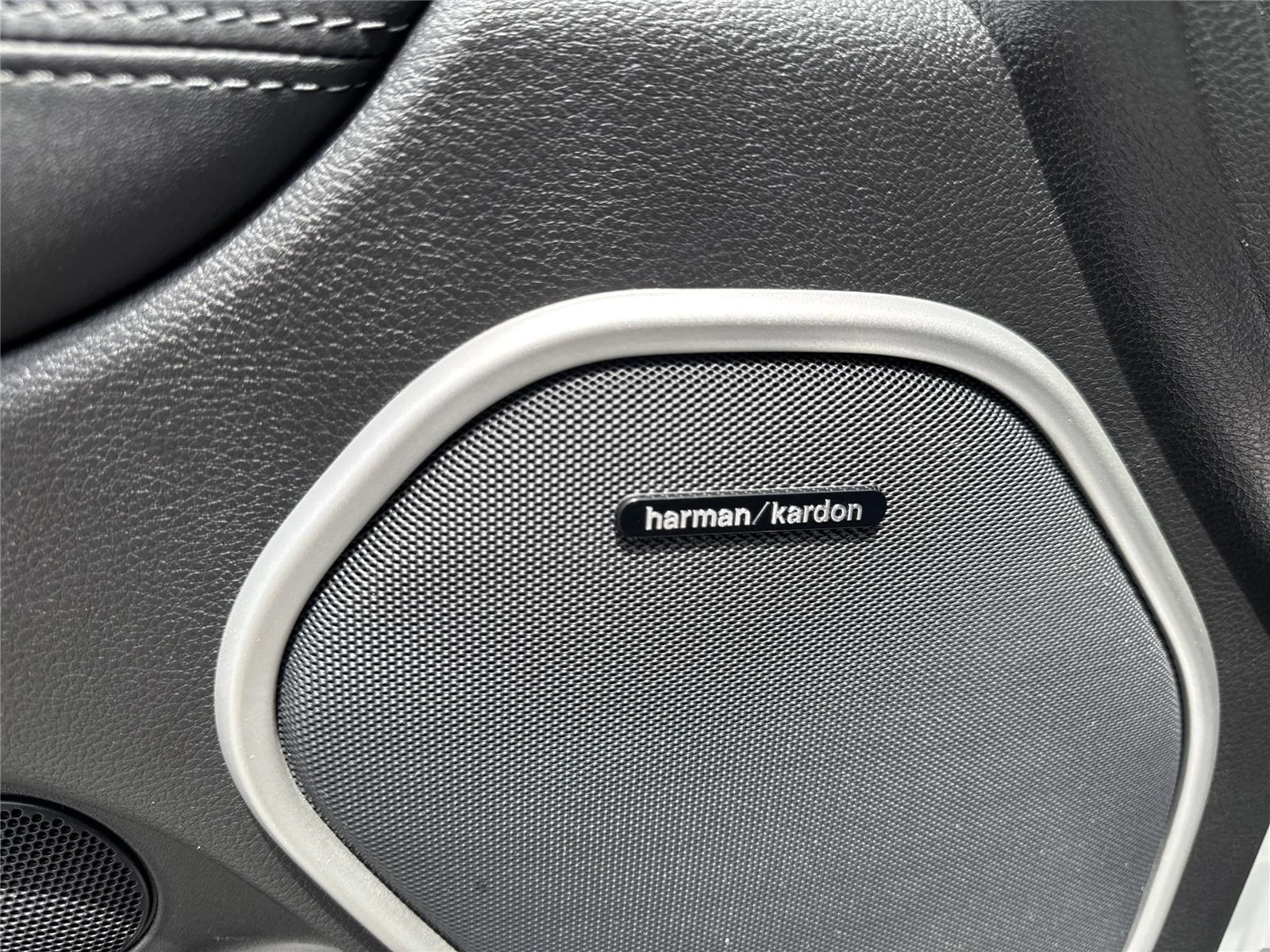 Used 2021 Ivory 3-Coat Jeep Summit image 24