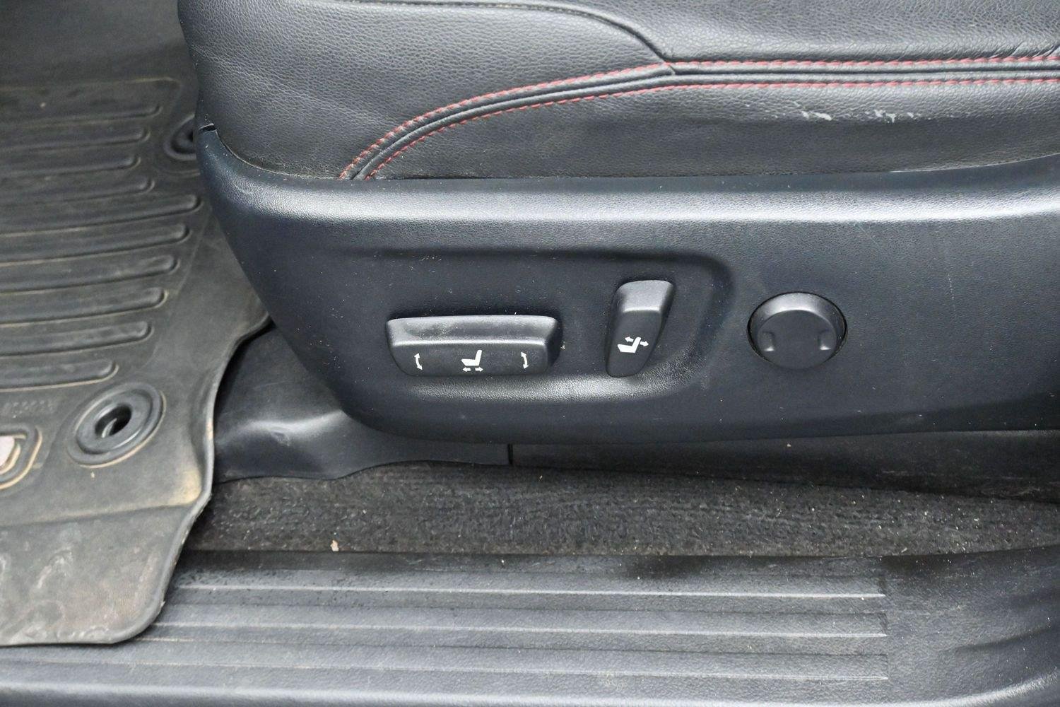 Used 2019 Nautical Blue Metallic Toyota SR5 image 14