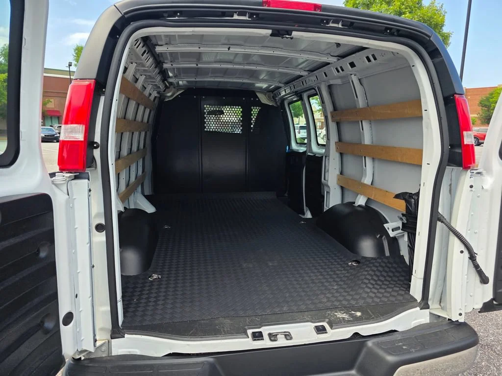 Used 2025 Summit White Chevrolet WT image 28