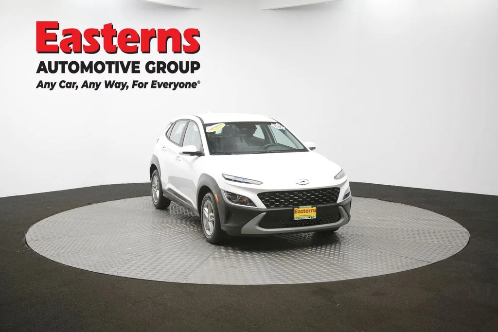 Used 2022 White Hyundai SE image 47
