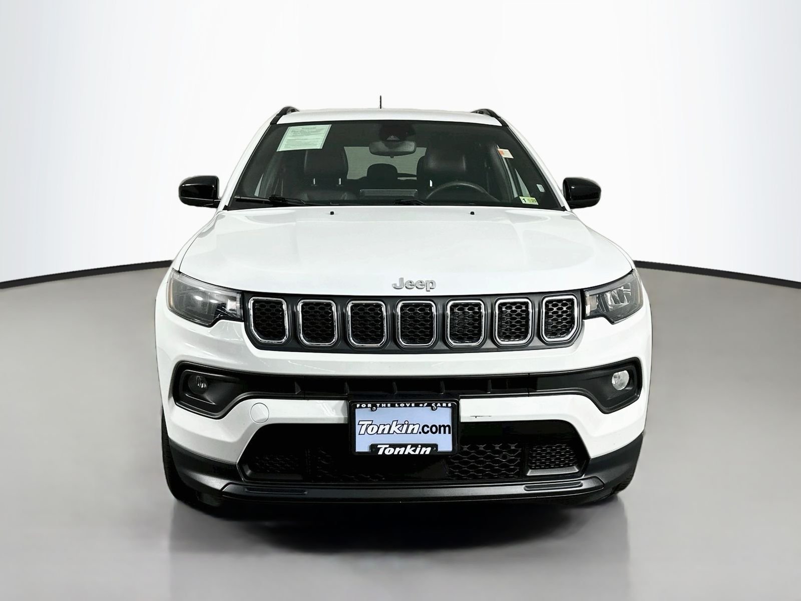 Used 2024 Bright White Clearcoat Jeep Latitude image 1
