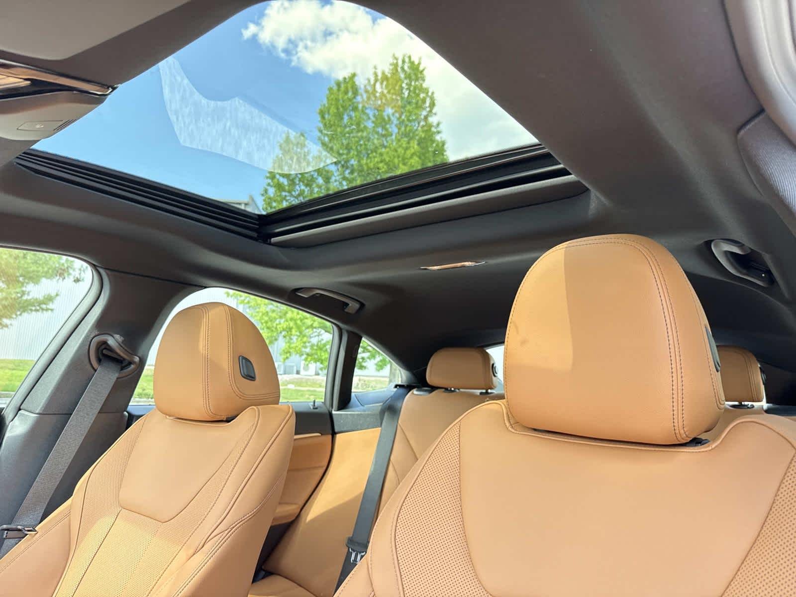 New 2026 Mineral White Metallic BMW xDrive40 image 4