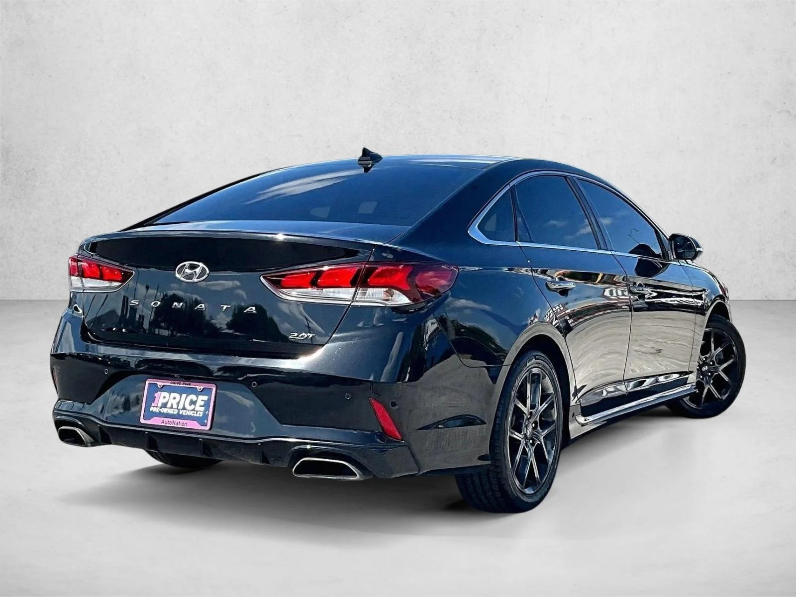 Used 2018 Phantom Black Hyundai Limited image 2