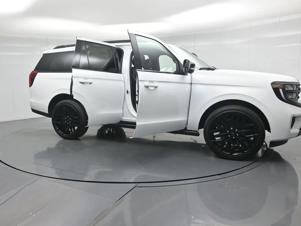 New 2026 Oxford White Ford Platinum image 27