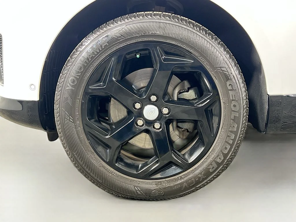 Used 2018 Fuji White Land Rover HSE Td6 image 33