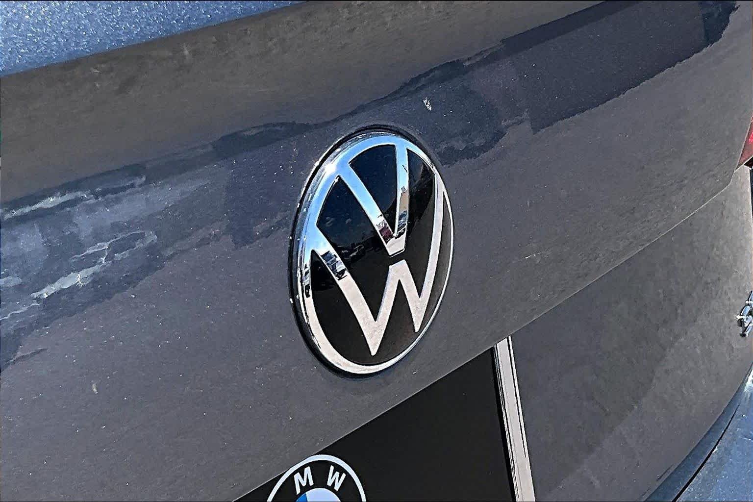 Used 2024 Platinum Gray Metallic Volkswagen SE image 9
