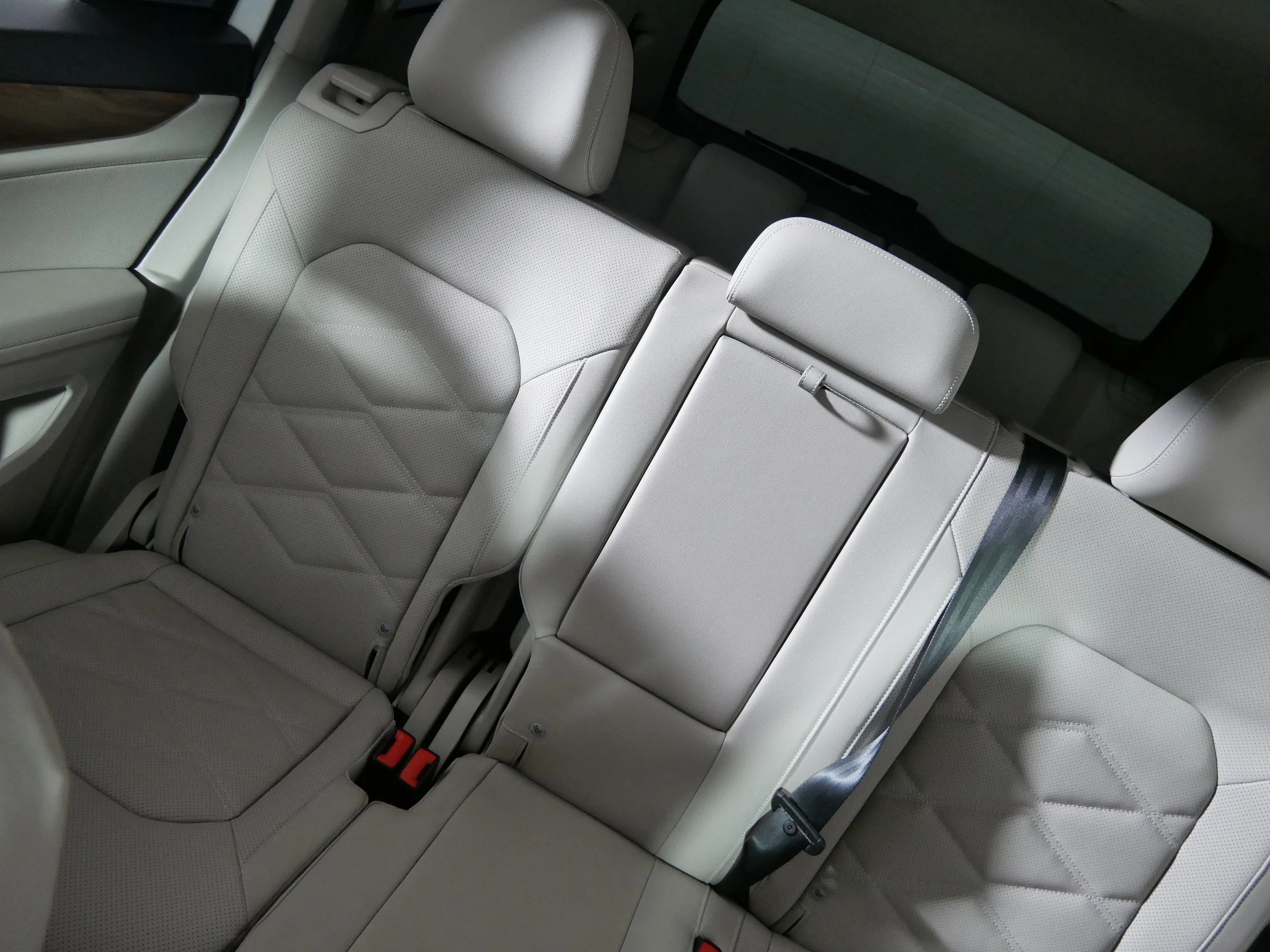 Used 2025 Pure White Volkswagen 2.0T SE image 12