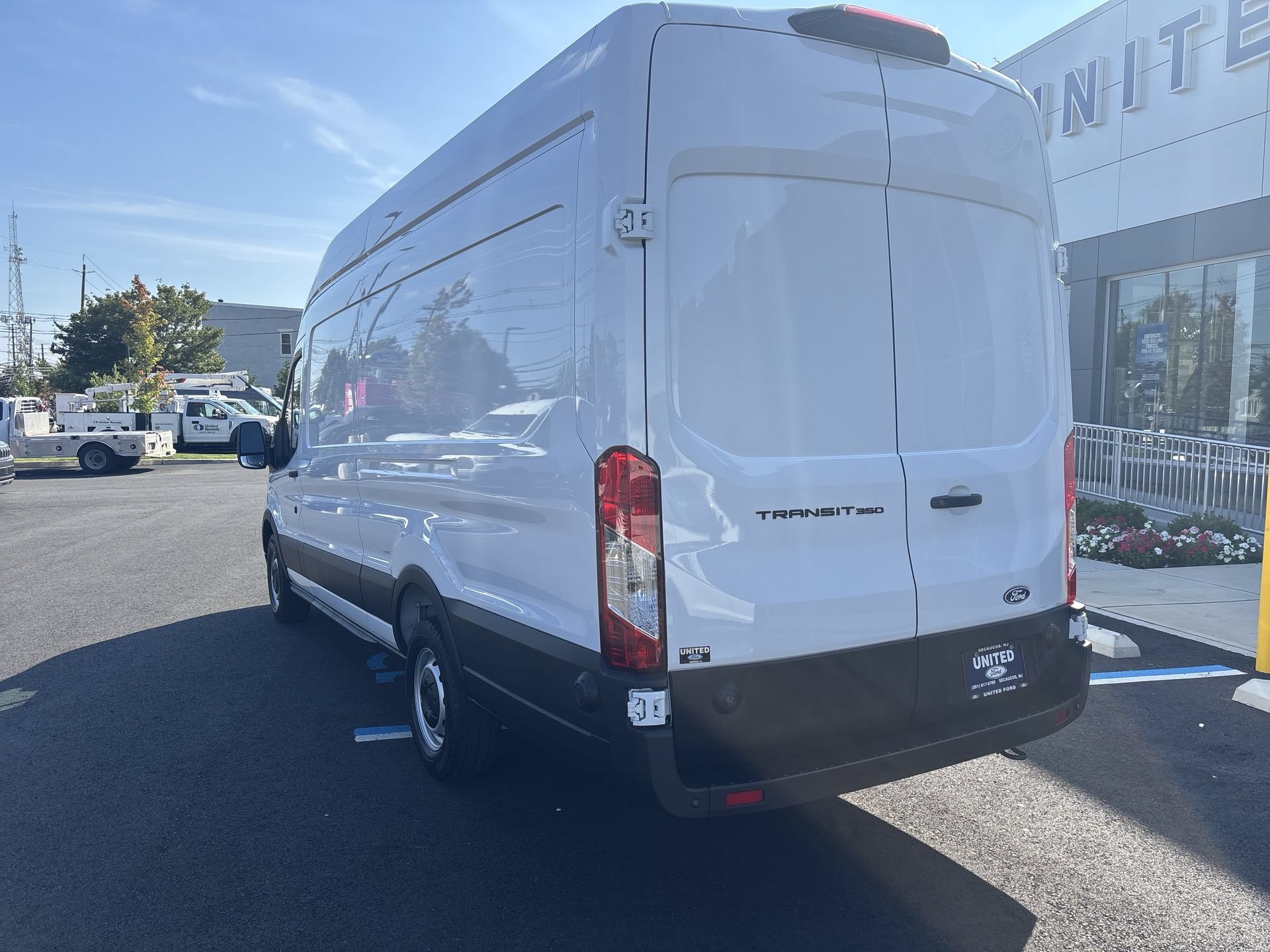 New 2026 Oxford White Ford Cargo Van image 33