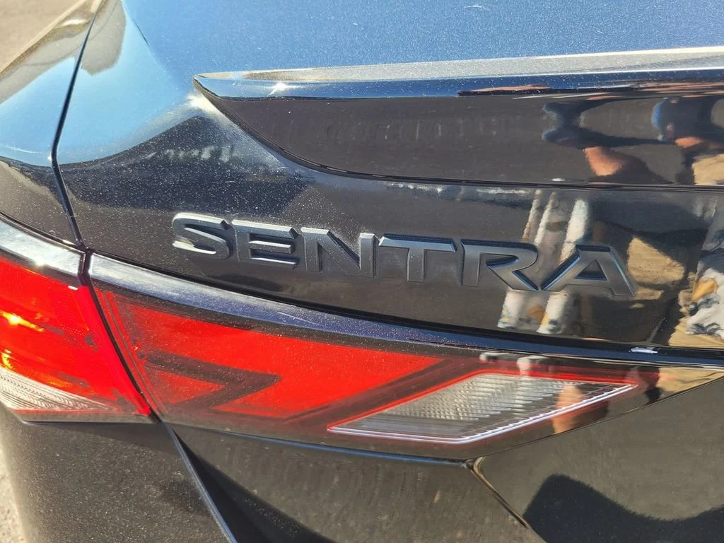Used 2022 Black Nissan SR Xtronic CVT image 11