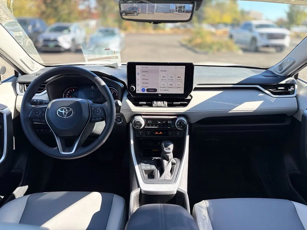 Used 2025 Pearl Toyota XLE Premium image 23