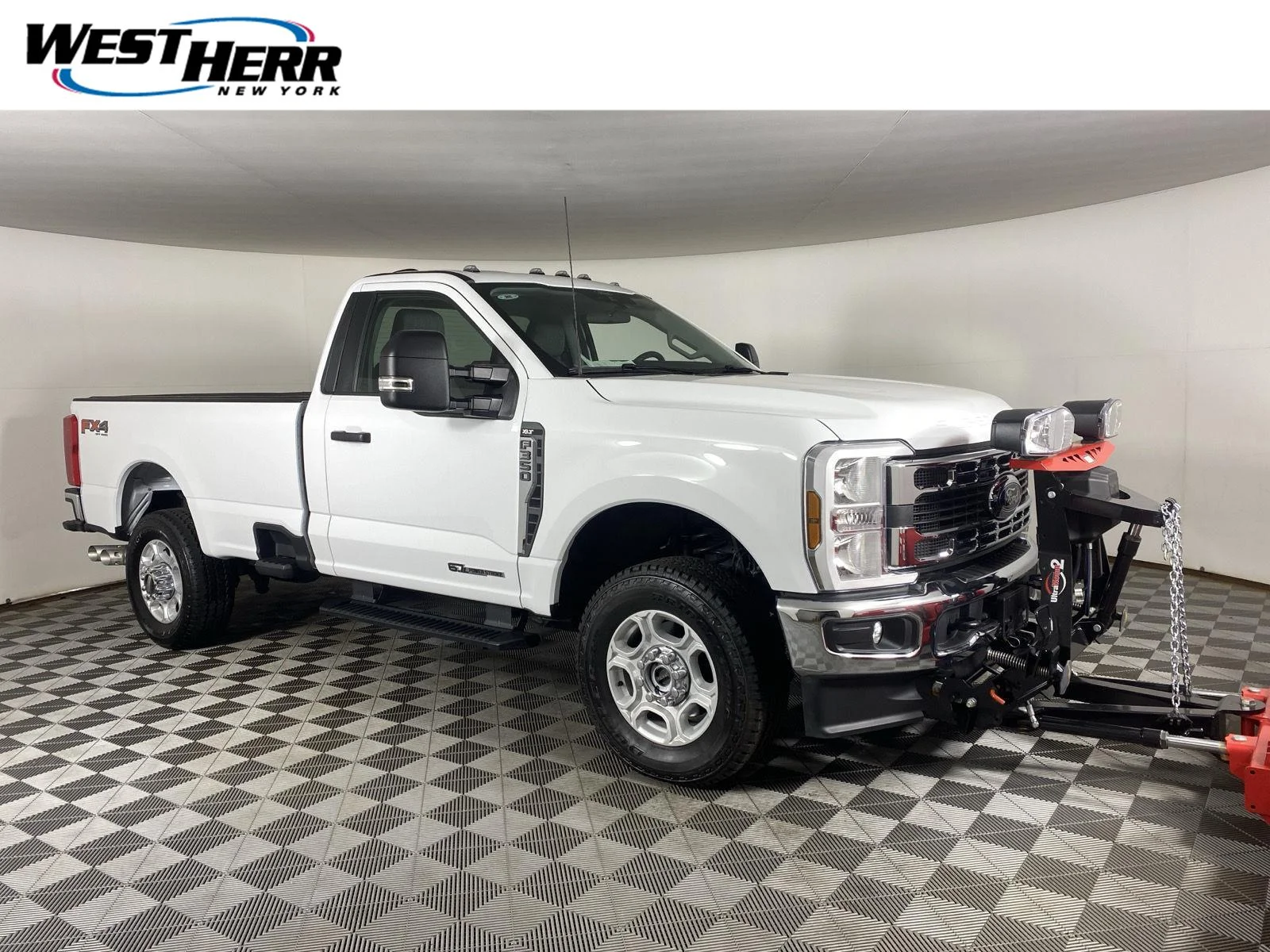 Used 2025 Oxford White Ford XLT image 1