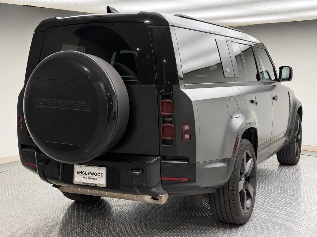 Used 2024 Santorini Black Metallic Land Rover X-Dynamic SE image 4