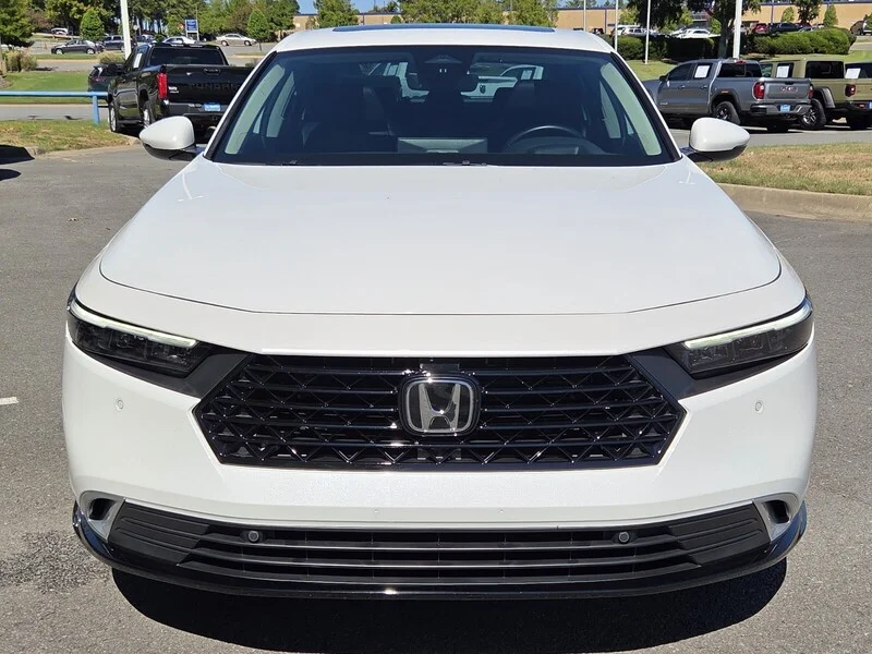 Used 2025 Platinum White Pearl Honda TOURING image 6