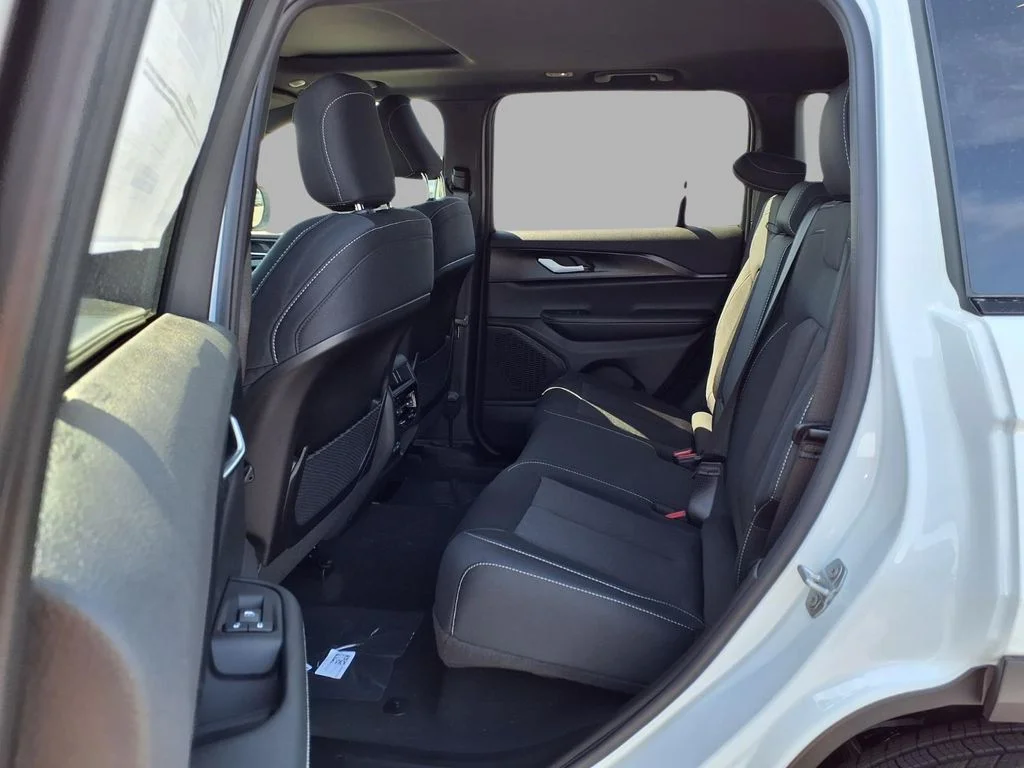 New 2026 Bright White Clear-Coat Exterior Paint Jeep Laredo X image 25