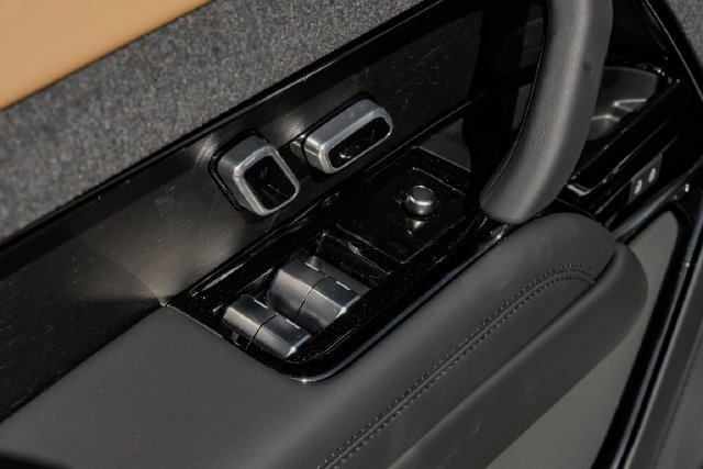 New 2027 Fuji White Land Rover Dynamic SE image 56