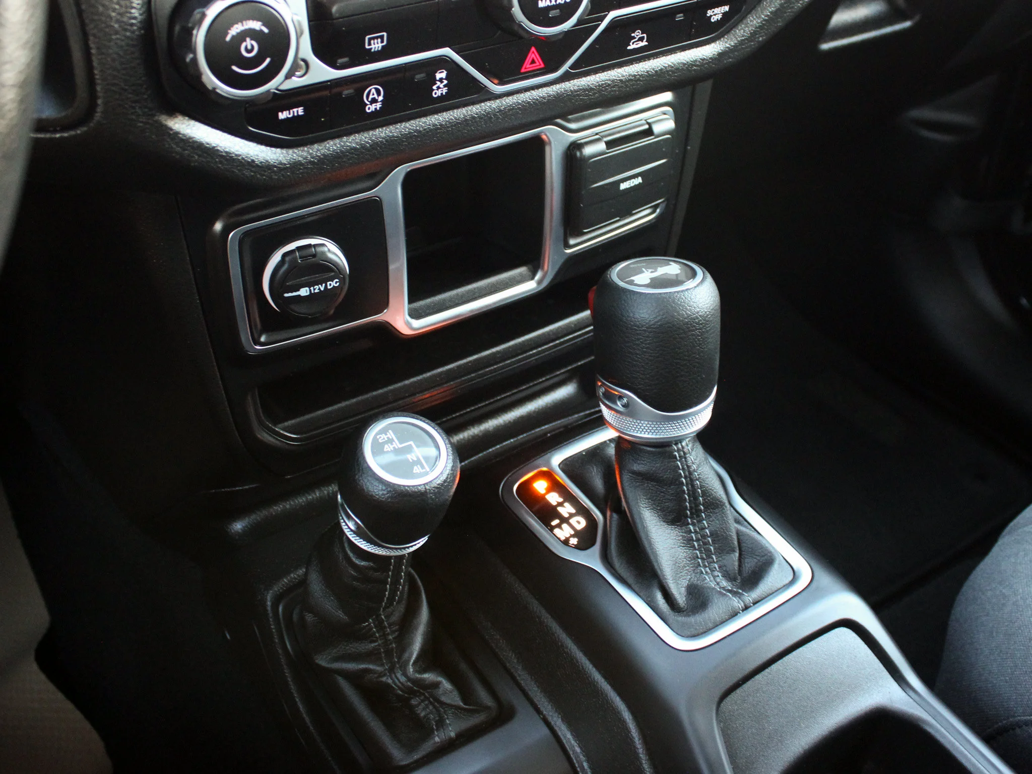 Certified Used 2024 Black Jeep Sport * No Accidents | Hardtop | 3.6L V6 | Skid Plates | Local Trade-In | Apple CarPlay image 25