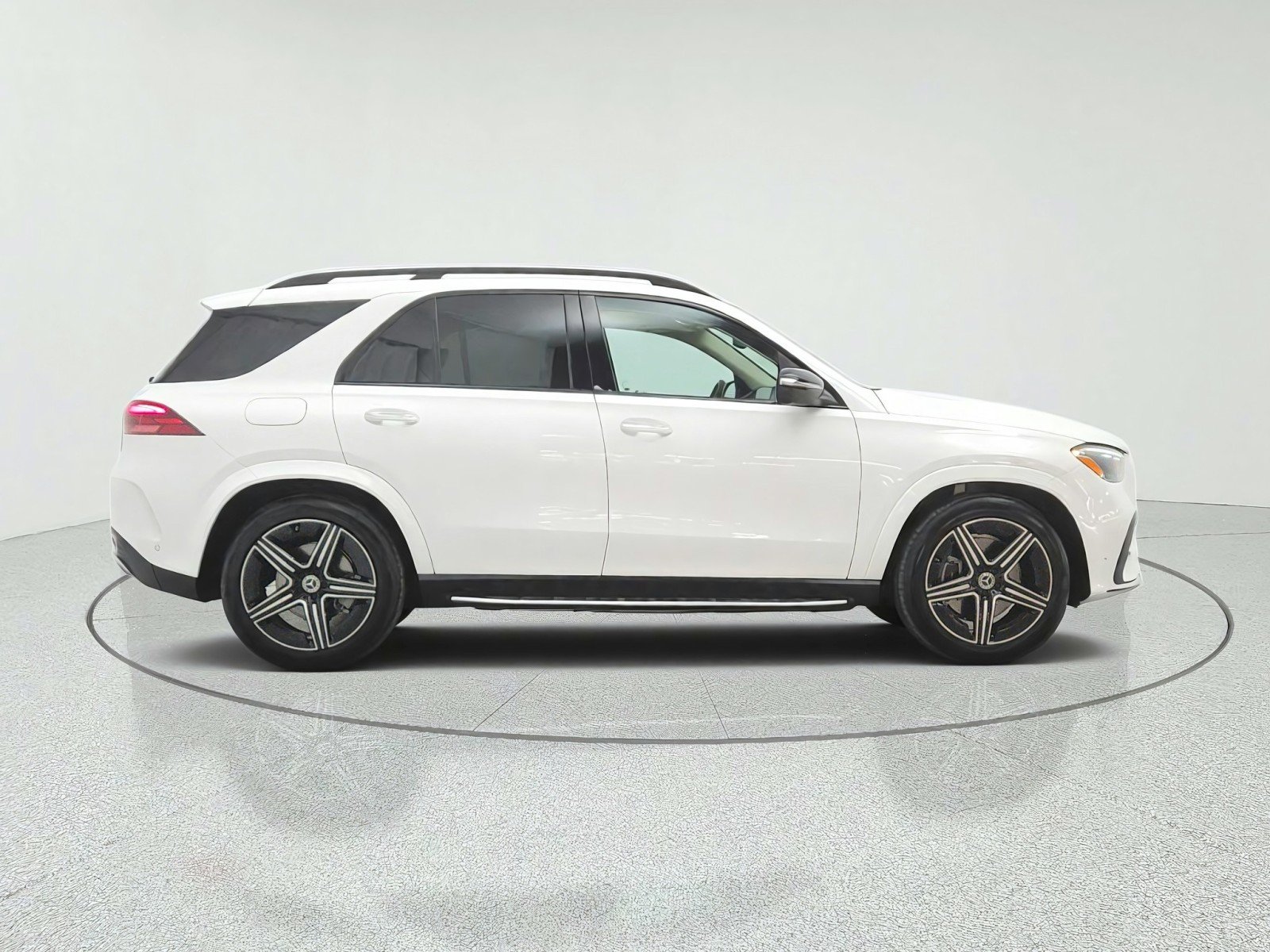Used 2024 Polar White Mercedes-Benz GLE 450 4MATIC® SUV image 4