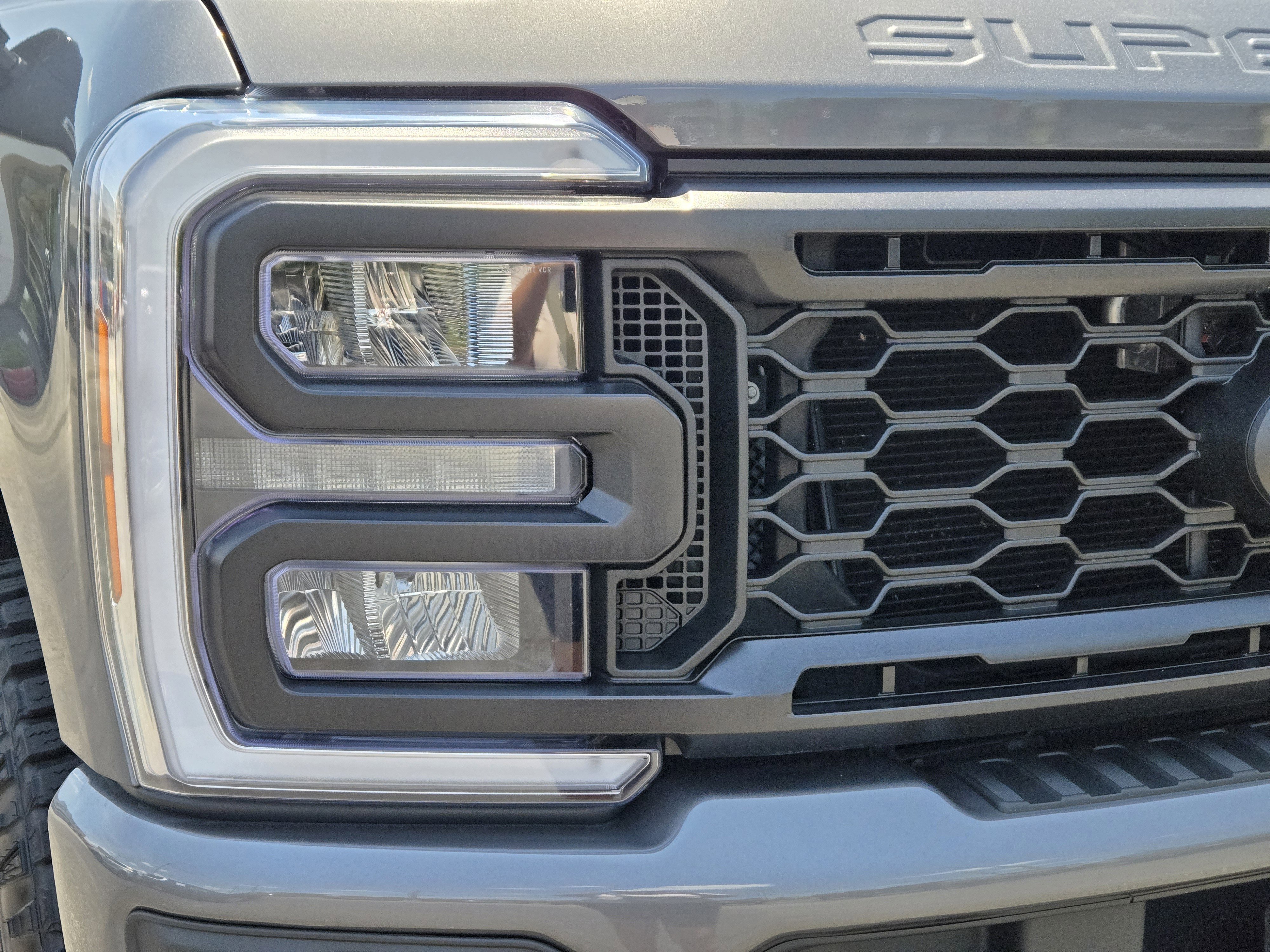 Used 2024 Carbonized Gray Metallic Ford Lariat image 4