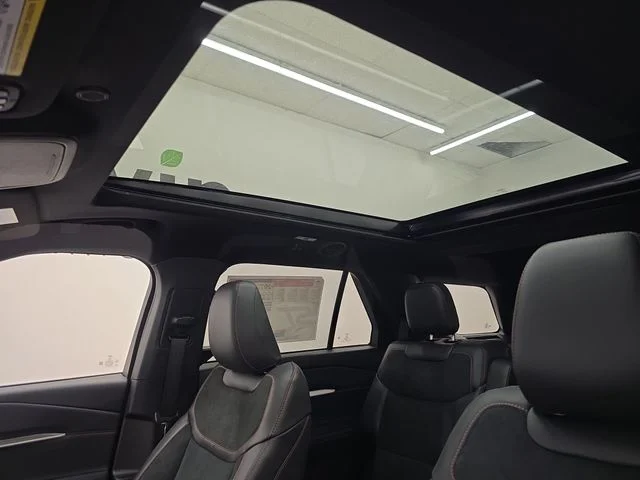 New 2026 Star White Metallic Tri-Coat Ford ST image 27