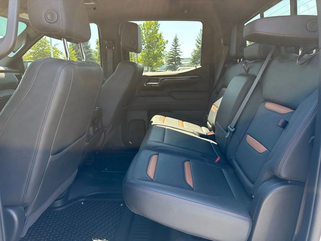 Used 2025 White GMC AT4 image 19
