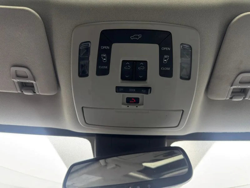 Used 2023  Toyota XLE Minivan 4D image 24