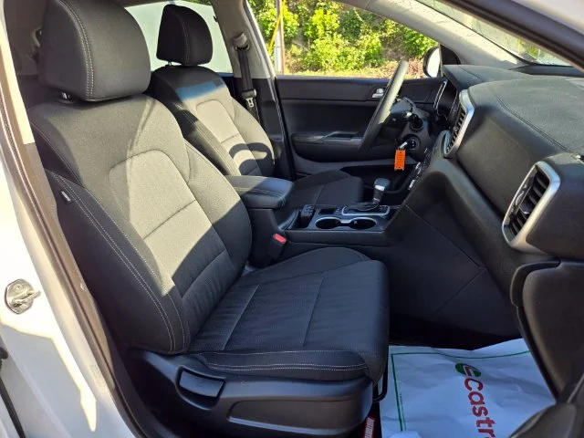 Used 2022 White Kia LX image 22
