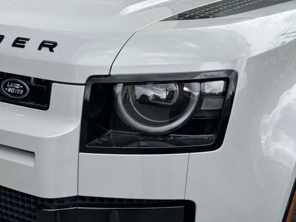 New 2026 Fuji White Land Rover X-Dynamic SE image 4