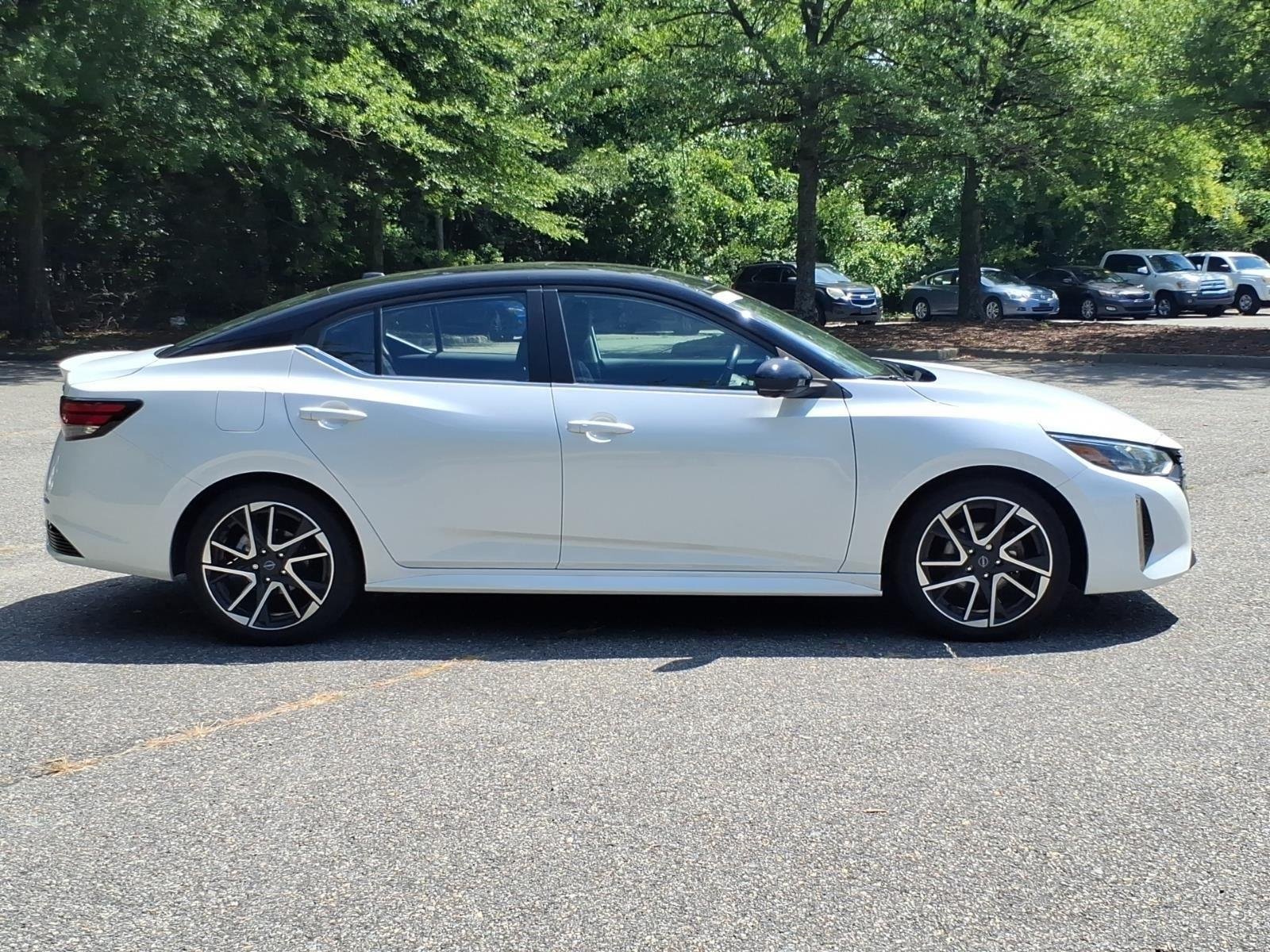 Used 2025 Aspen White Tricoat/Super Black Nissan SR image 8