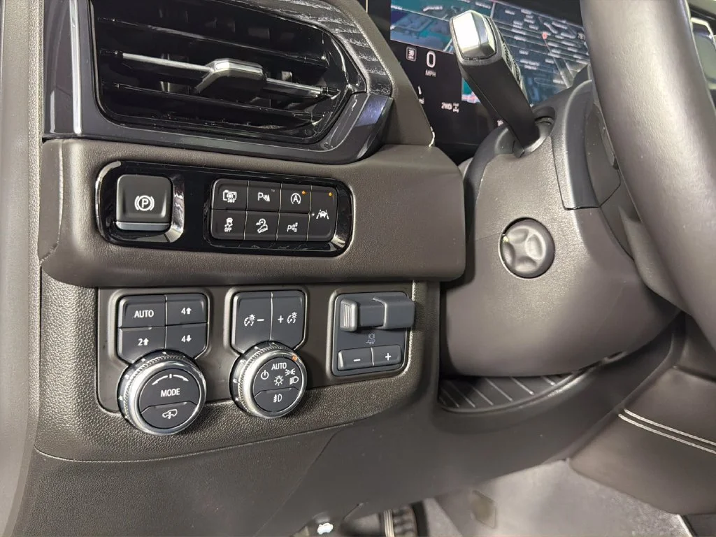 2025 GMC Yukon AT4 Ultimate - Photo 21
