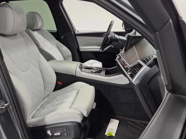 Used 2024 Gray BMW xDrive40i image 16