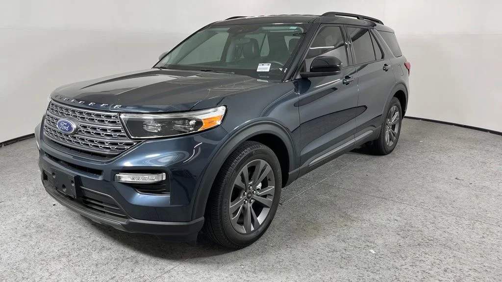 Used 2023 Blue Ford XLT image 3