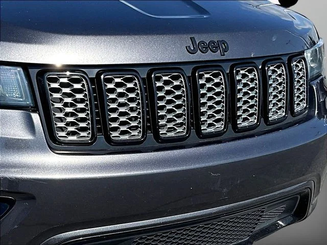 Used 2018 Gray Jeep Altitude image 39