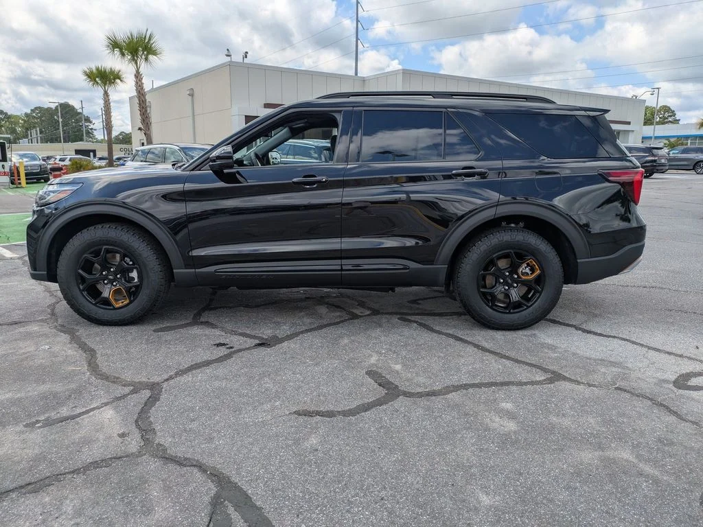 New 2026 Agate Black Metallic Ford Tremor image 7