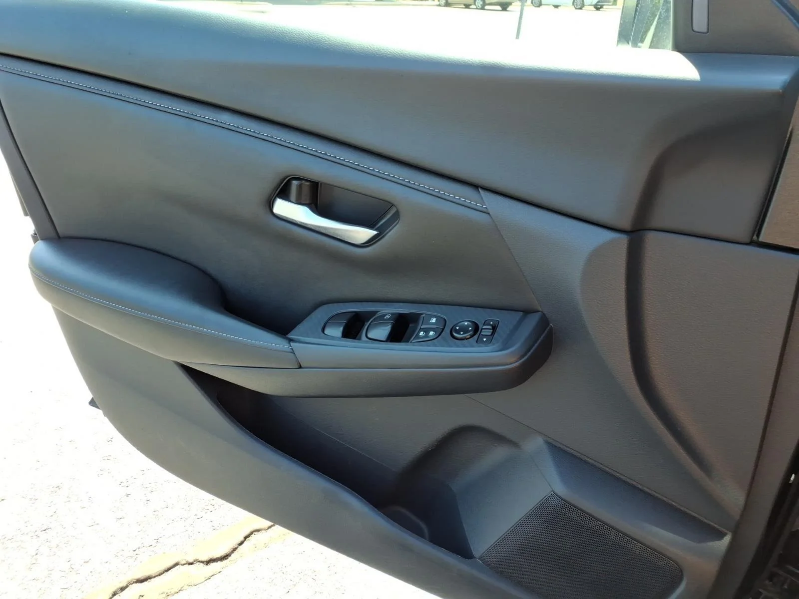 Used 2025 Super Black Nissan SV image 26