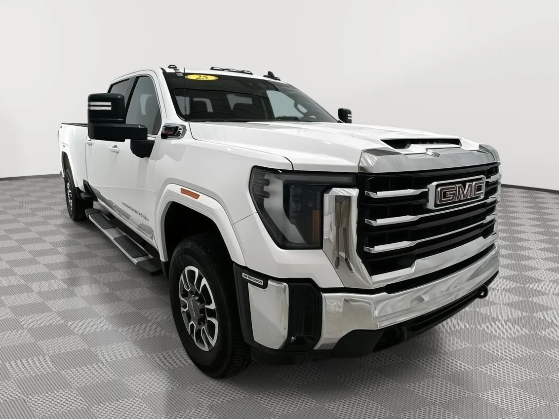 Used 2025 Summit White GMC SLE image 7