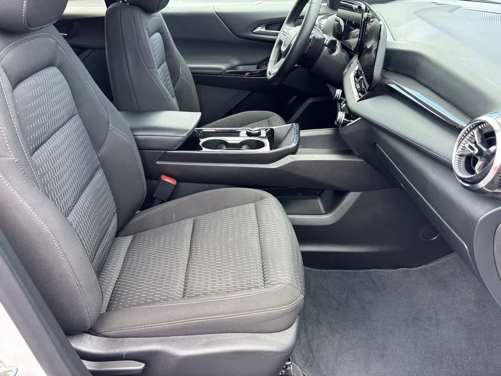 Used 2026 Summit White Chevrolet LT image 21