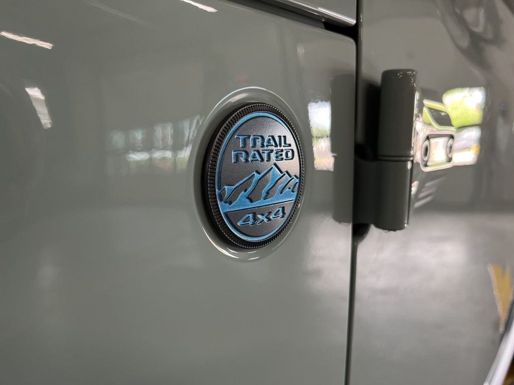 Used 2024 Earl Clearcoat Jeep Rubicon 4xe image 13