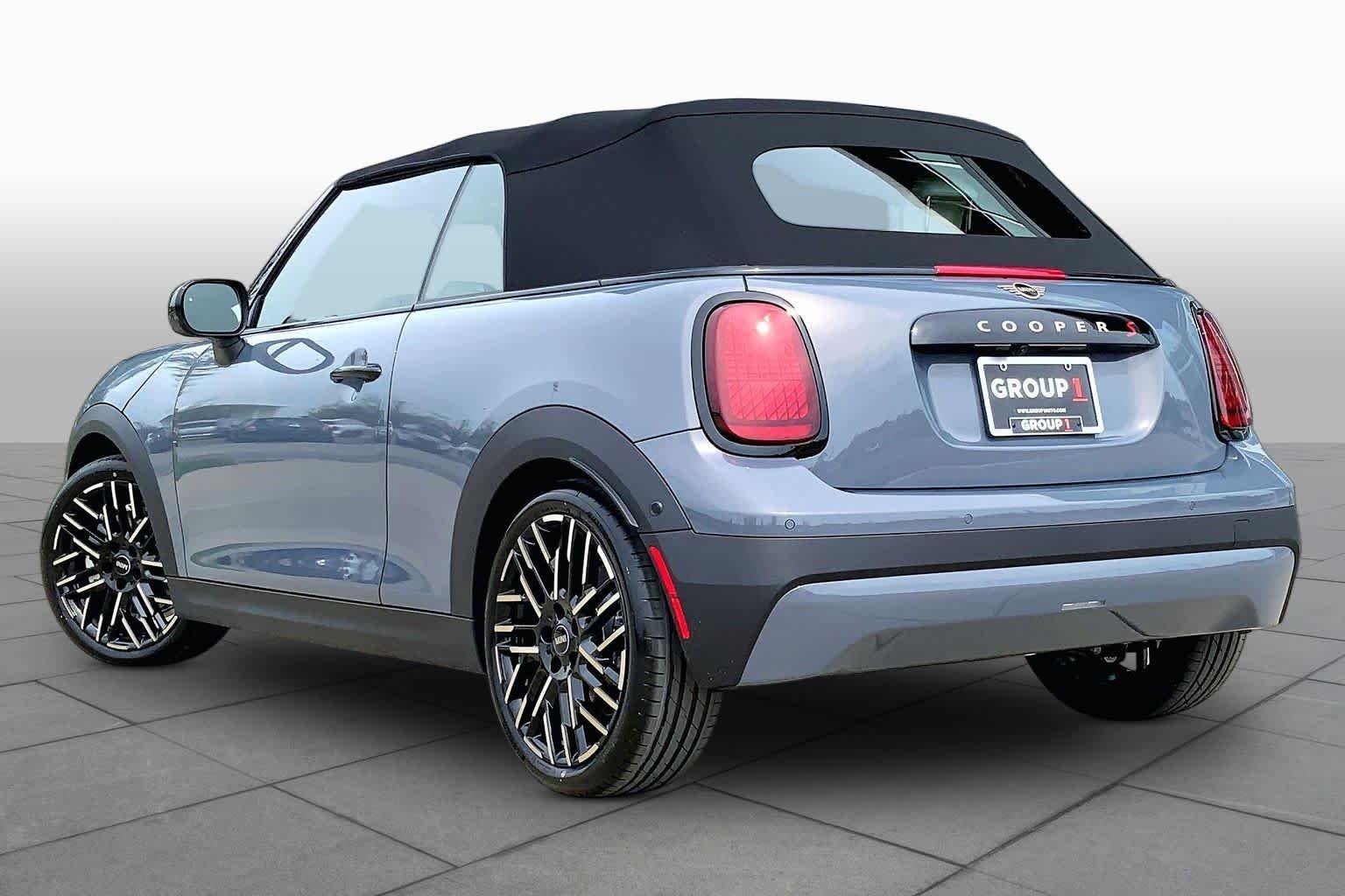 New 2026 Copper Grey Metallic MINI Iconic image 12