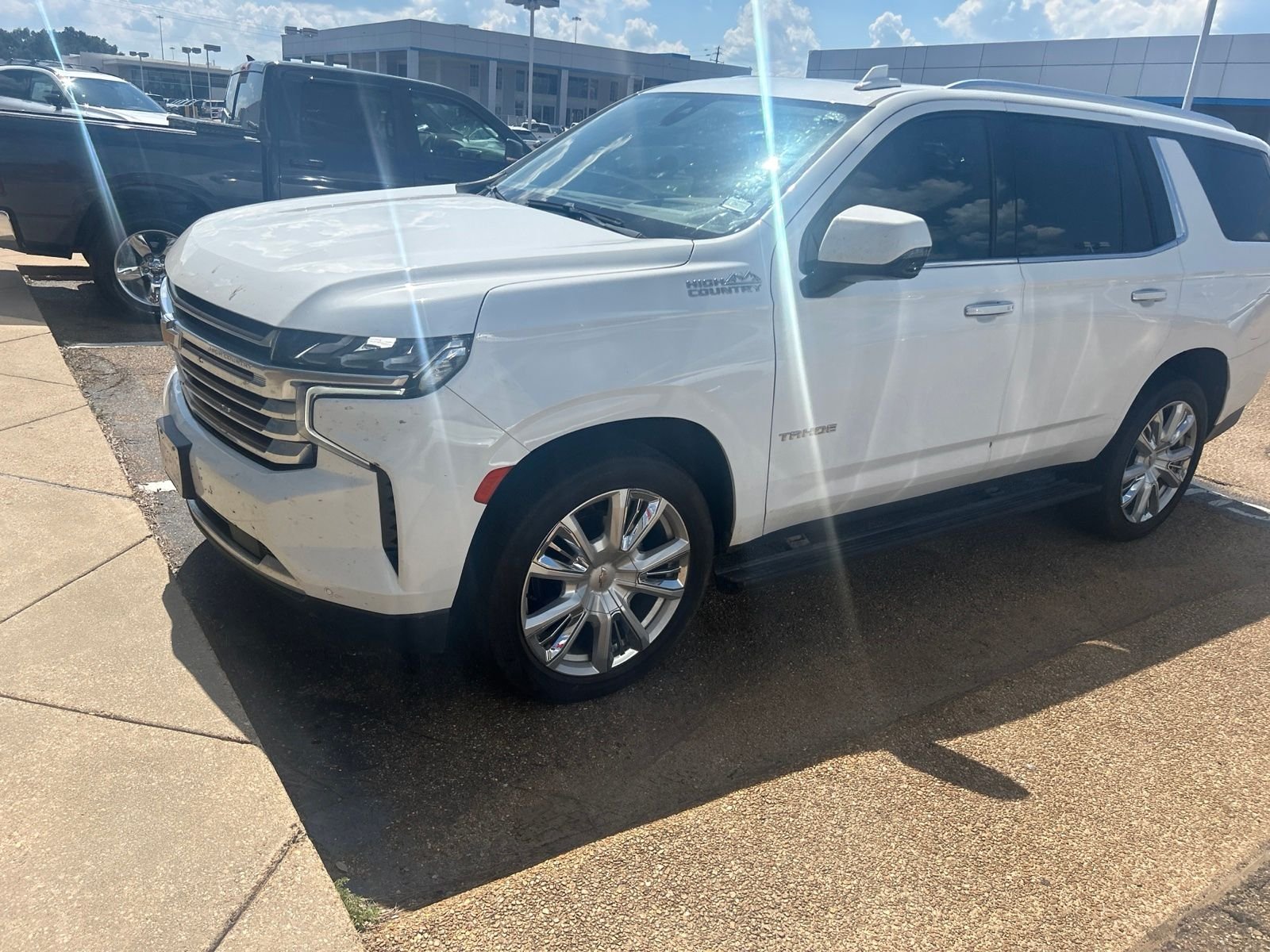 Used 2021 White Chevrolet High Country image 2