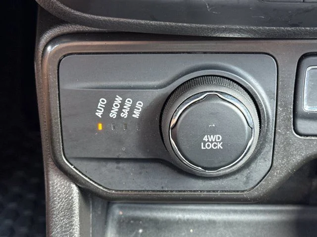 Used 2023 White Jeep Altitude image 16