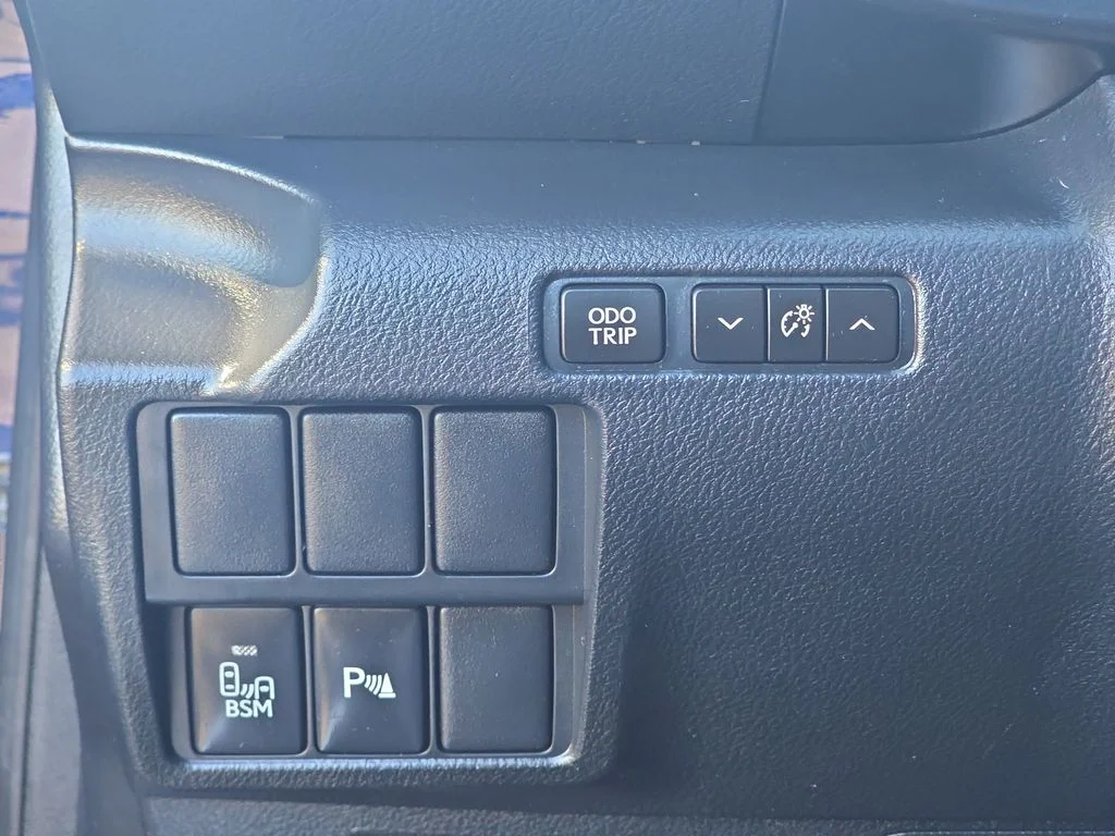 Used 2014  Lexus 250 image 28
