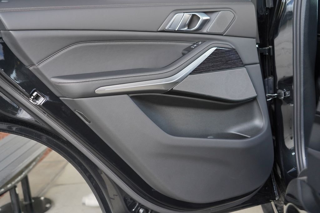 New 2026 Black Sapphire Metallic BMW sDrive40i image 21