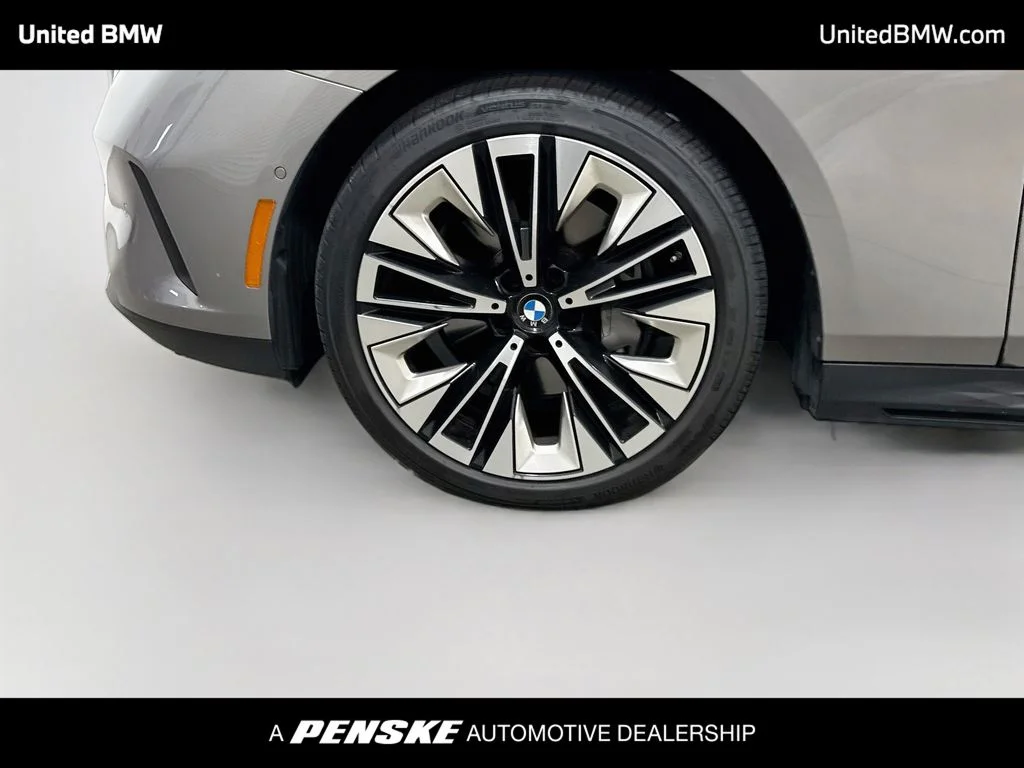 2026 BMW 5 Series 540i - Photo 9