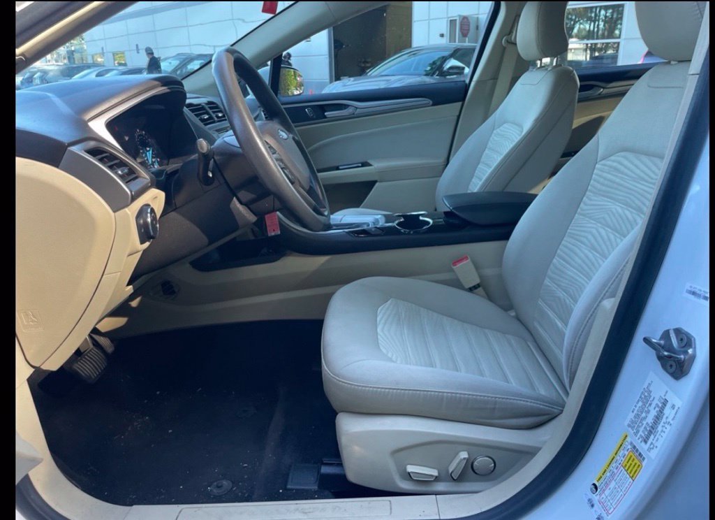 Used 2016 Oxford White Ford SE image 19