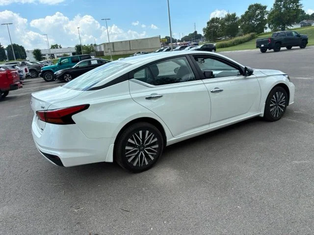 Used 2024 White Nissan 2.5 SV image 10