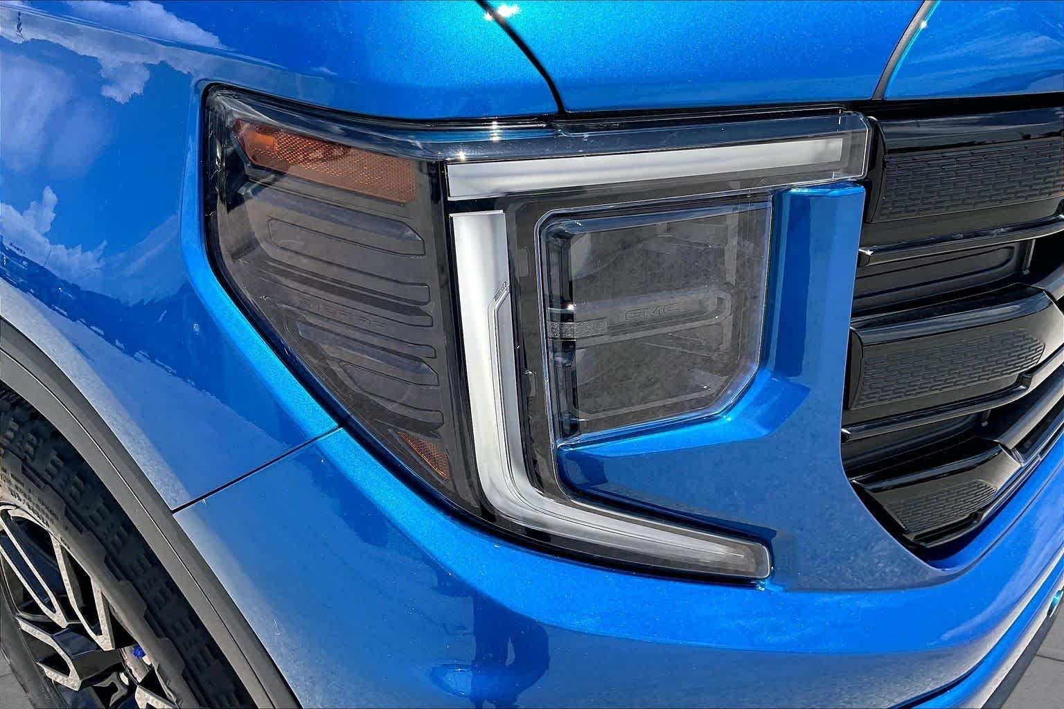 Used 2024 Dynamic Blue Metallic GMC Elevation image 28