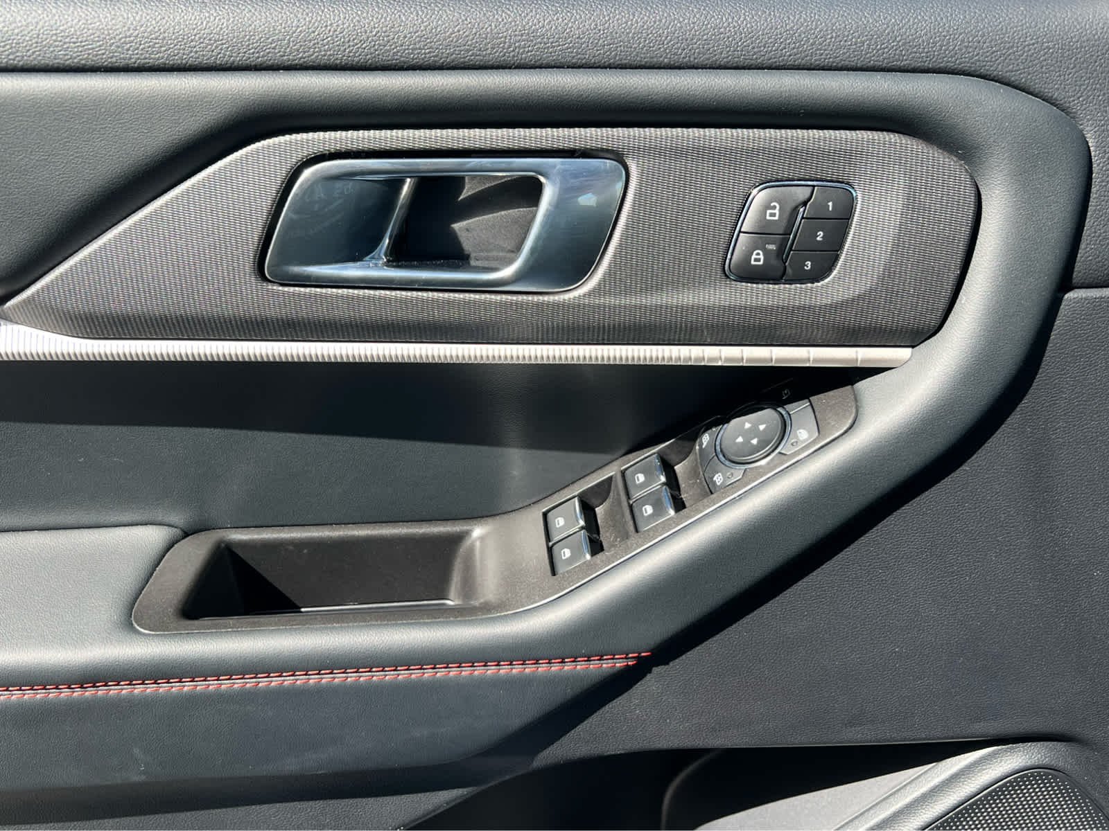 2025 Ford Explorer ST-LINE - Photo 33