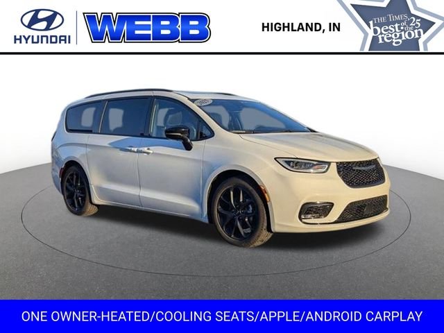 2025 Chrysler Pacifica Limited's photo